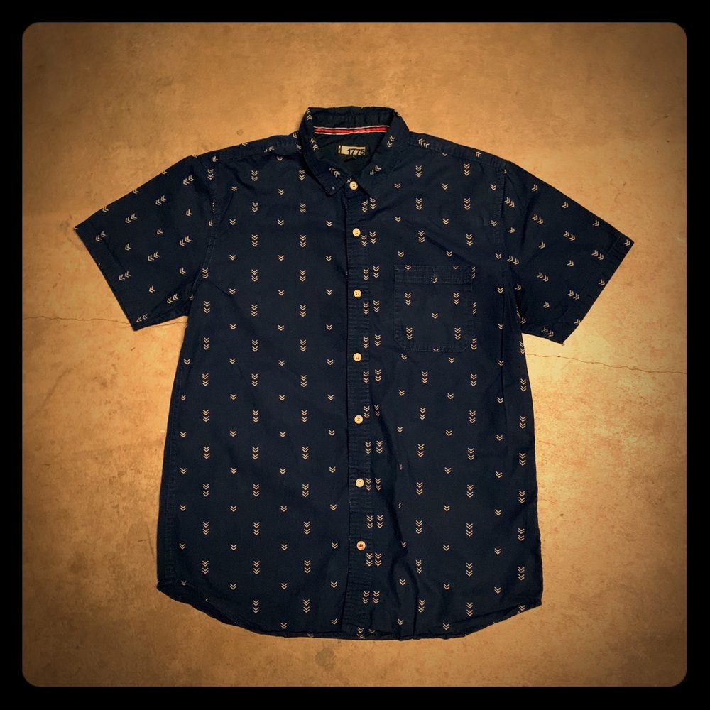 1775 Brand button down tee ✨